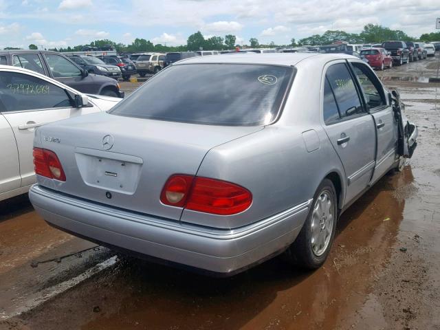 WDBJF65FXWA631486 - 1998 MERCEDES-BENZ E 320 SILVER photo 4