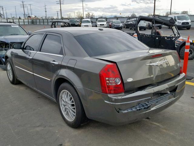 2C3CA5CV8AH262882 - 2010 CHRYSLER 300 TOURIN GRAY photo 3