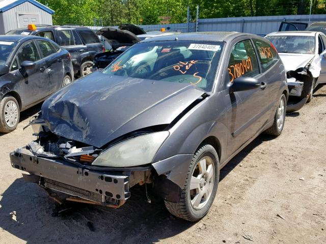 3FAFP31323R112020 - 2003 FORD FOCUS ZX3 GRAY photo 2