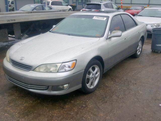 JT8BF28G110329780 - 2001 LEXUS ES 300 SILVER photo 2