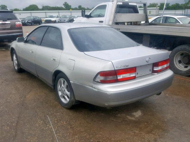 JT8BF28G110329780 - 2001 LEXUS ES 300 SILVER photo 3