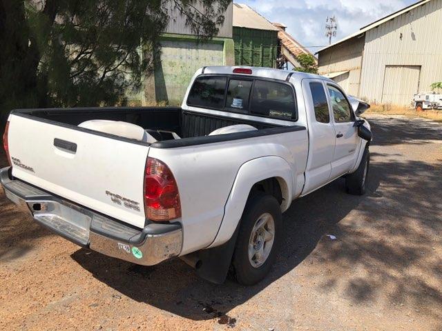 5TETU62N46Z262626 - 2006 TOYOTA TACOMA PRE WHITE photo 4