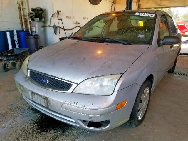 1FAFP34N86W131251 - 2006 FORD FOCUS ZX4 SILVER photo 2