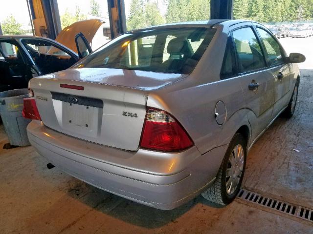 1FAFP34N86W131251 - 2006 FORD FOCUS ZX4 SILVER photo 4