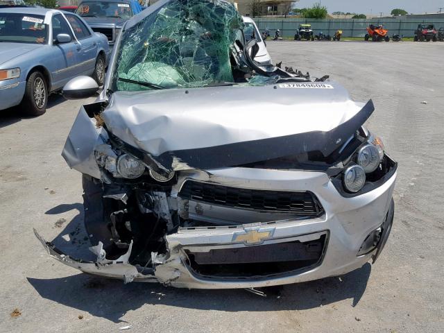 1G1JA5SH6F4182122 - 2015 CHEVROLET SONIC LS SILVER photo 9