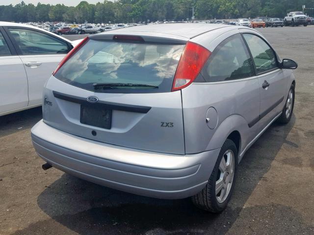 3FAFP31363R186976 - 2003 FORD FOCUS ZX3 SILVER photo 4