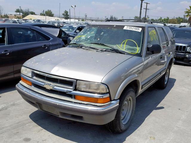 1GNCS13W3Y2165934 - 2000 CHEVROLET BLAZER GOLD photo 2