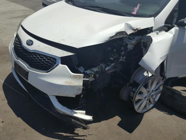 KNAFX4A89E5114801 - 2014 KIA FORTE EX WHITE photo 9