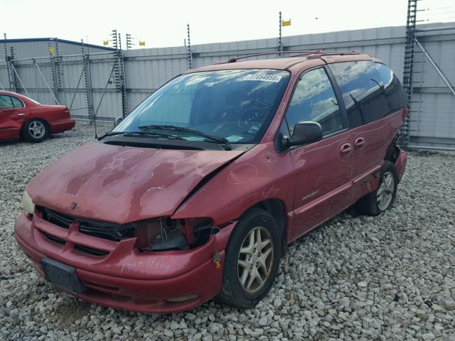 1B4GP45G4WB723500 - 1998 DODGE CARAVAN SE RED photo 2