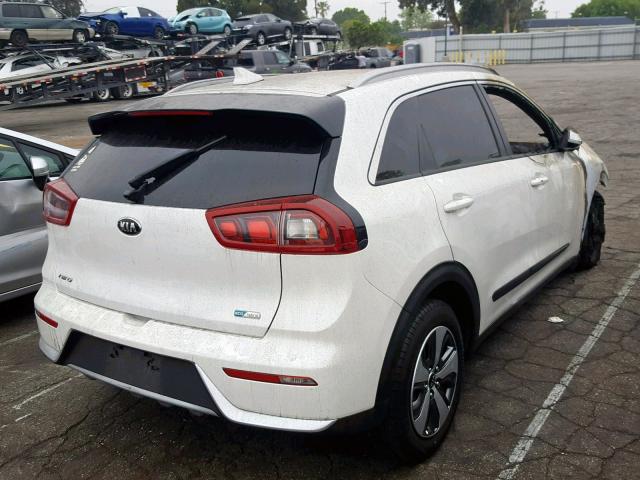 KNDCC3LCXH5051662 - 2017 KIA NIRO EX WHITE photo 4