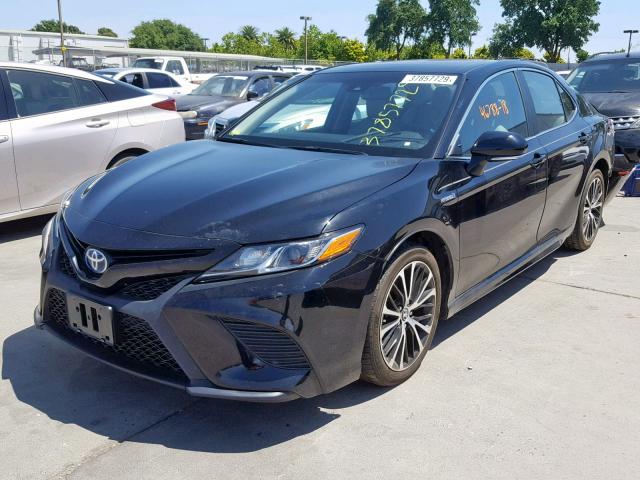 4T1B21HK7JU001375 - 2018 TOYOTA CAMRY HYBR BLACK photo 2