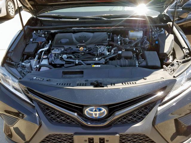 4T1B21HK7JU001375 - 2018 TOYOTA CAMRY HYBR BLACK photo 7