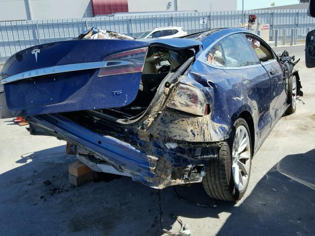 5YJSA1E11GF156475 - 2016 TESLA MODEL S BLUE photo 4