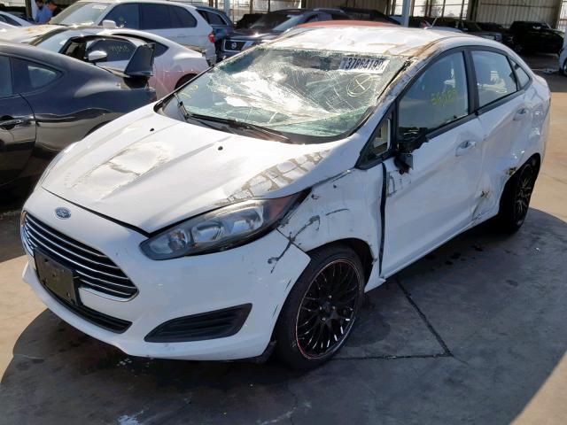 3FADP4BJ5GM105205 - 2016 FORD FIESTA SE WHITE photo 2