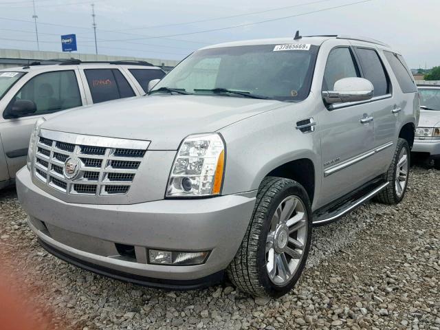 1GYS4AEF0BR262738 - 2011 CADILLAC ESCALADE SILVER photo 2