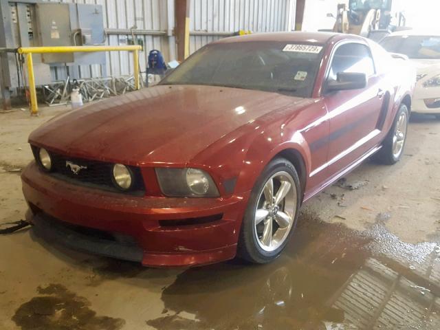 1ZVFT82H775338010 - 2007 FORD MUSTANG GT RED photo 2