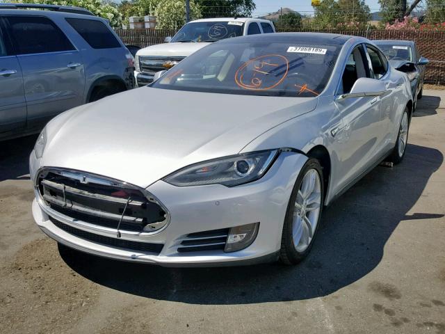 5YJSA1H18EFP30529 - 2014 TESLA MODEL S فضي صورة 2