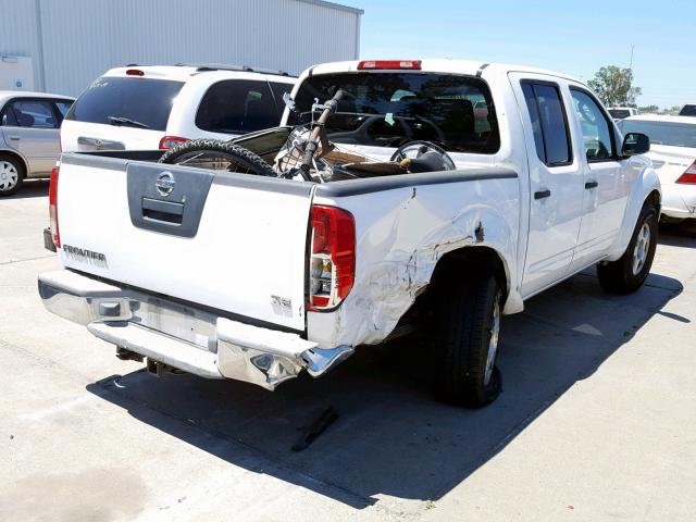 1N6AD07U86C450341 - 2006 NISSAN FRONTIER C WHITE photo 4