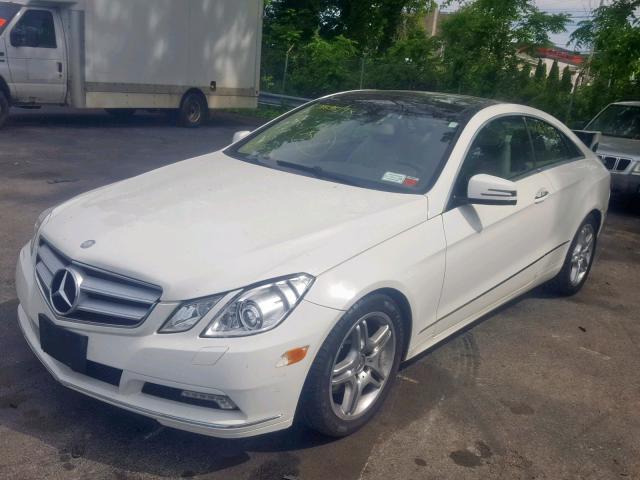 WDDKJ5GB3BF074769 - 2011 MERCEDES-BENZ E 350 WHITE photo 2