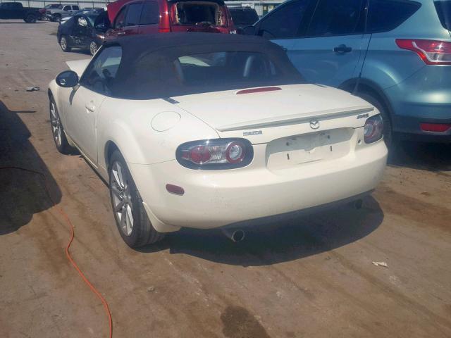 JM1NC25F060105412 - 2006 MAZDA MX-5 MIATA WHITE photo 3