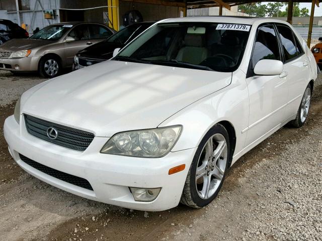 JTHBD182X10020328 - 2001 LEXUS IS 300 WHITE photo 2