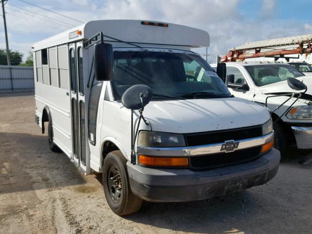 1GBHG31V871243266 - 2007 CHEVROLET EXPRESS WHITE photo 1