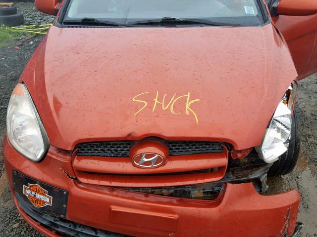 KMHCN35C07U018189 - 2007 HYUNDAI ACCENT BAS ORANGE photo 7