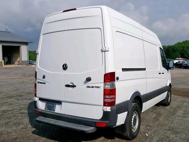 WD3PE7CC1D5734258 - 2013 MERCEDES-BENZ SPRINTER 2 WHITE photo 4