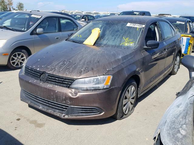 3VW2K7AJXEM242072 - 2014 VOLKSWAGEN JETTA BASE BROWN photo 2