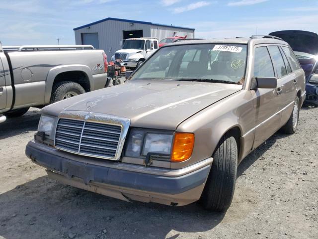 WDBEA90E2NF213604 - 1992 MERCEDES-BENZ 300 TE BEIGE photo 2