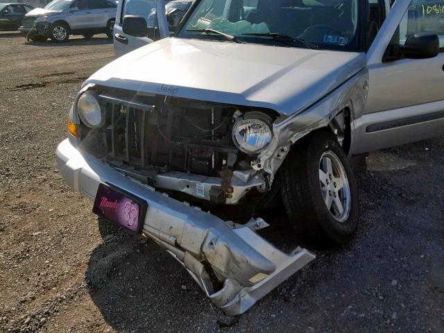 1J8GL38K05W669802 - 2005 JEEP LIBERTY RE SILVER photo 9