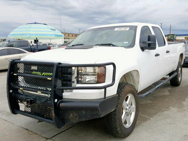 1GT12ZC83CF226734 - 2012 GMC SIERRA K25 WHITE photo 2