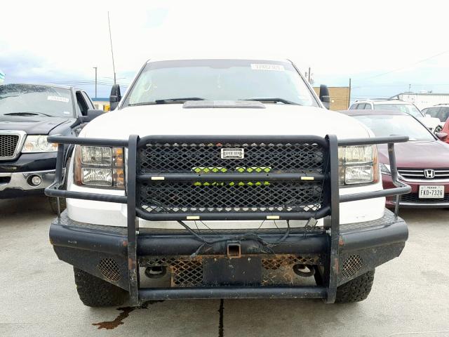 1GT12ZC83CF226734 - 2012 GMC SIERRA K25 WHITE photo 9