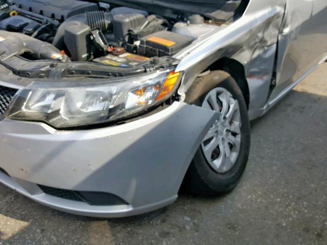 KNAFU4A2XA5253186 - 2010 KIA FORTE EX SILVER photo 9