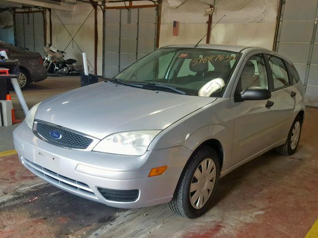 1FAFP37NX7W110348 - 2007 FORD FOCUS ZX5 SILVER photo 2