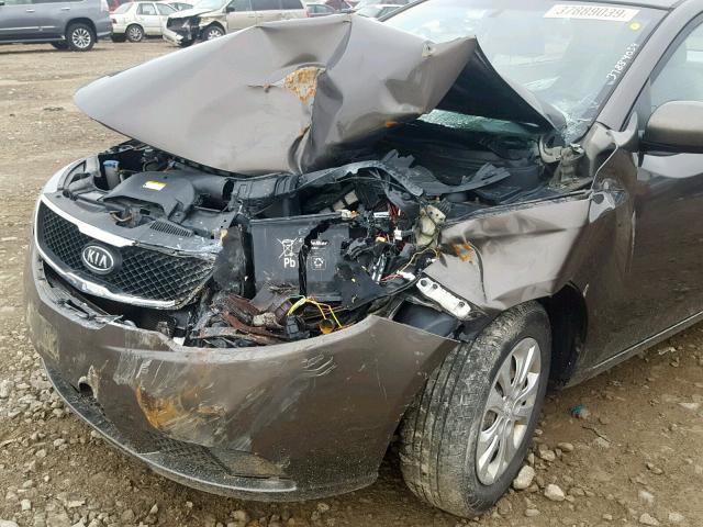 KNAFU4A21A5097846 - 2010 KIA FORTE EX BROWN photo 9