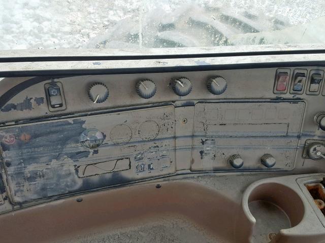 RW8300P001496 - 1995 JOHN TRACTOR GREEN photo 8