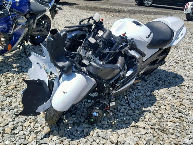 JKBZXNE14DA011056 - 2013 KAWASAKI ZX1400 E WHITE photo 2