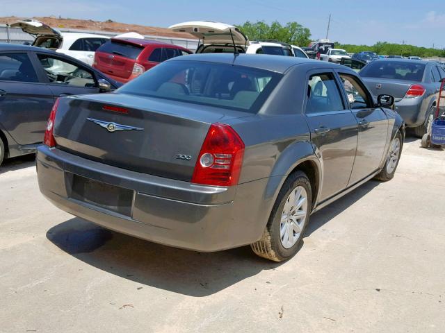 2C3KA43R48H164290 - 2008 CHRYSLER 300 LX GRAY photo 4