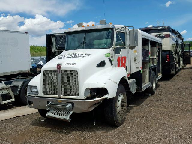 2NKMHY6X36M140454 - 2006 KENWORTH CONSTRUCTI WHITE photo 2