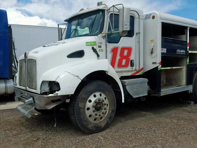 2NKMHY6X36M140454 - 2006 KENWORTH CONSTRUCTI WHITE photo 9