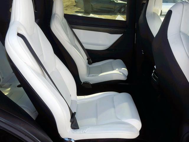 5YJXCBE22HF051282 - 2017 TESLA MODEL X BLACK photo 6