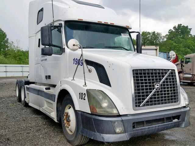 4V4NC9TH74N357479 - 2004 VOLVO VN VNL WHITE photo 1