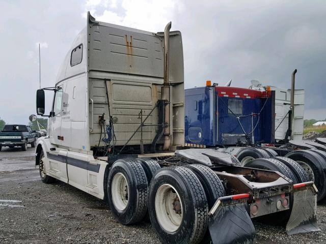 4V4NC9TH74N357479 - 2004 VOLVO VN VNL WHITE photo 3