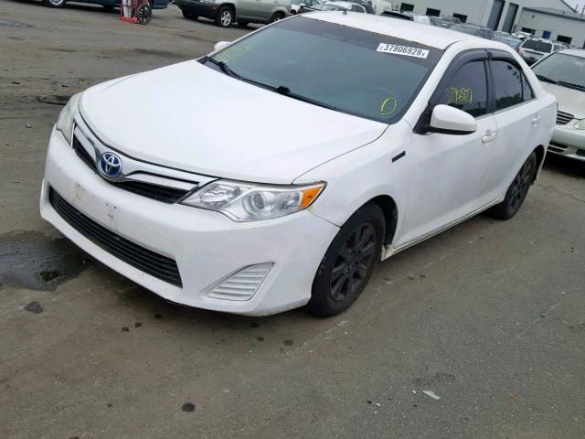 4T1BD1FK3CU005004 - 2012 TOYOTA CAMRY HYBR WHITE photo 2