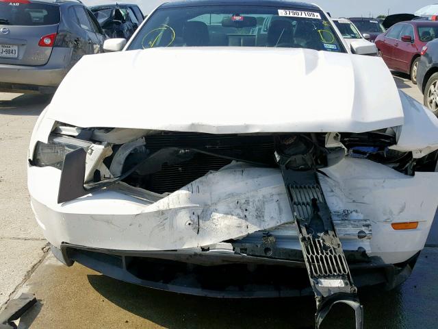 1ZVBP8CH5A5119314 - 2010 FORD MUSTANG GT WHITE photo 9