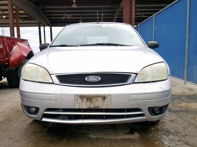 1FAFP31N76W143704 - 2006 FORD FOCUS ZX3 SILVER photo 9