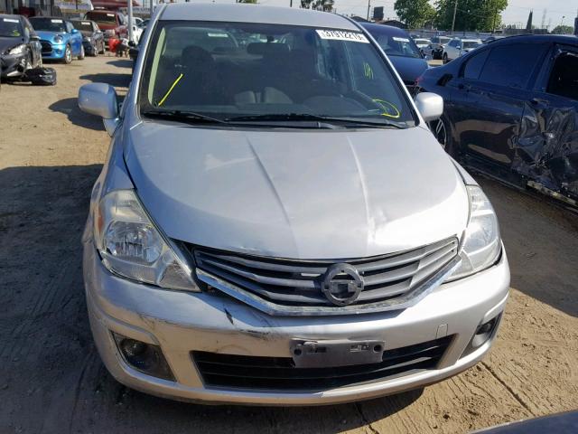 3N1BC11E69L390993 - 2009 NISSAN VERSA S SILVER photo 9