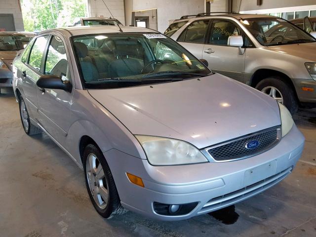 1FAFP34N25W164695 - 2005 FORD FOCUS ZX4 SILVER photo 1