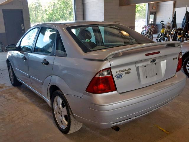 1FAFP34N25W164695 - 2005 FORD FOCUS ZX4 SILVER photo 3